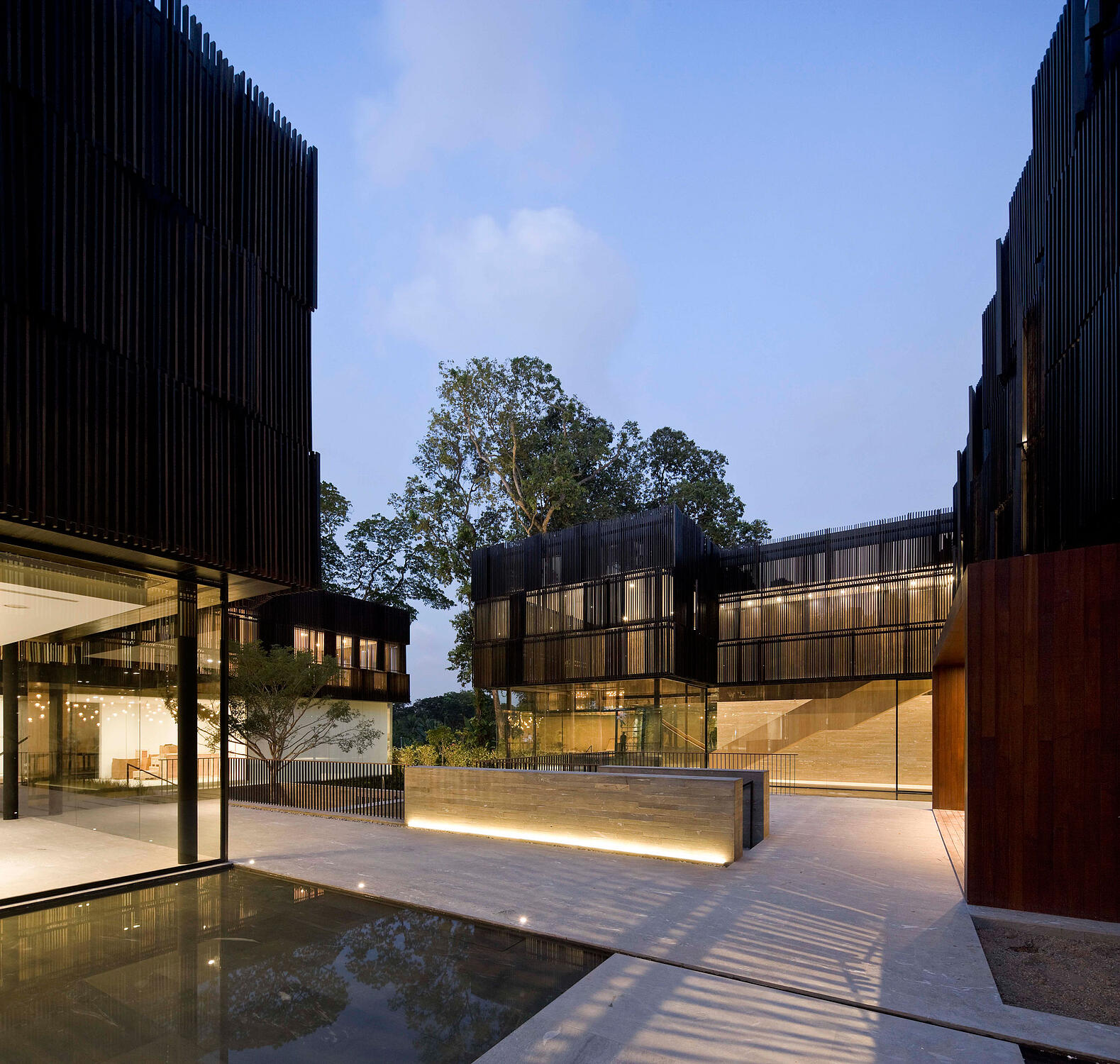 Neri&Hu The Overlapping Land/House Cluny Road Residence