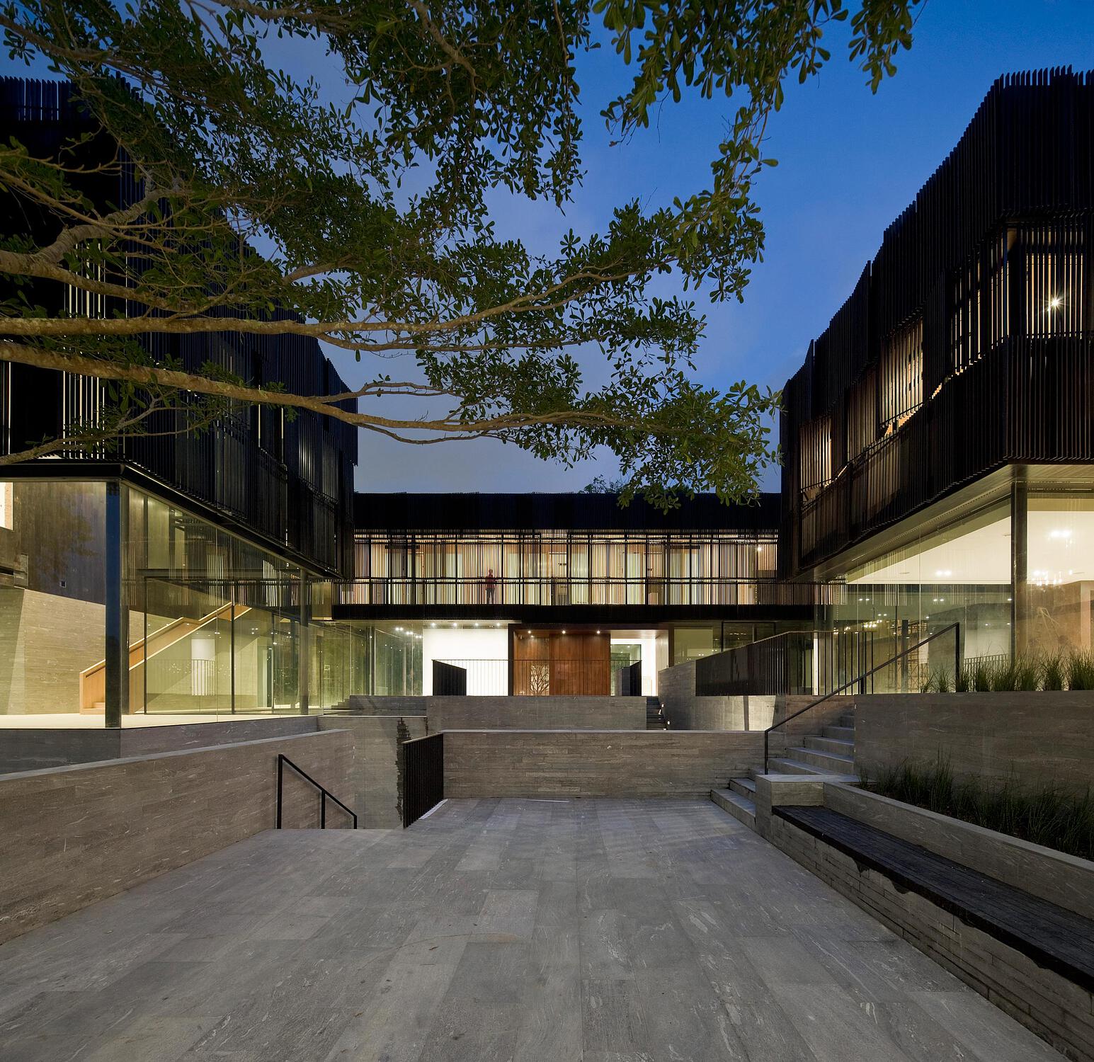 Neri&Hu The Overlapping Land/House Cluny Road Residence