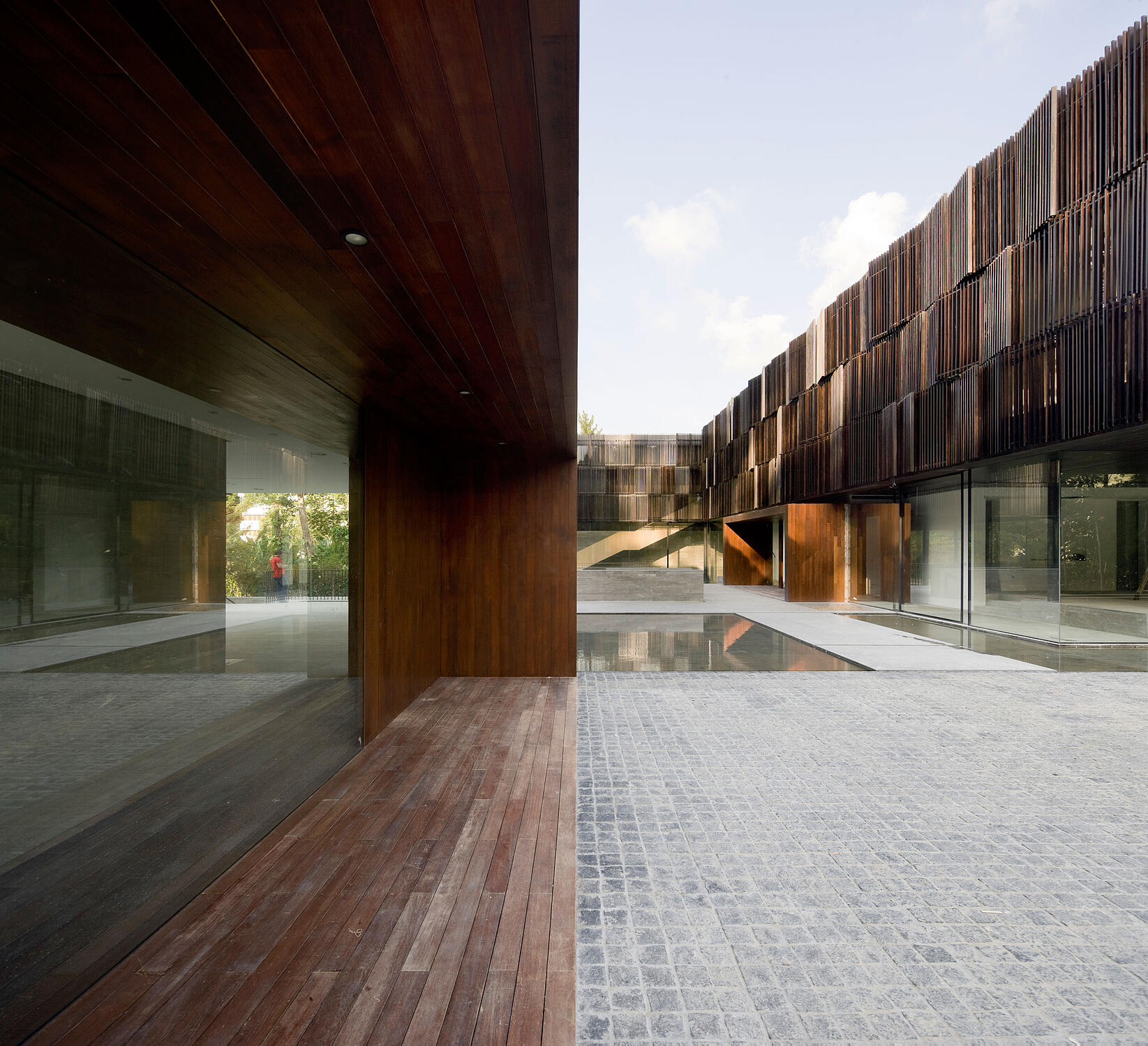 Neri&Hu The Overlapping Land/House Cluny Road Residence